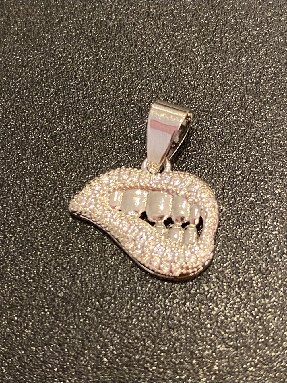 14K Italy Stamped Pavé Lip Pendant